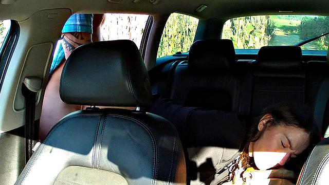 Brunette bombshell bangs cabby to get on time for her flight