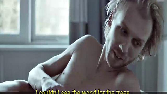 Hannah Hoekstra strips naked & gets wet in the tub