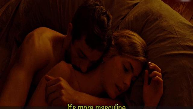 Hannah Hoekstra strips naked & gets wet in the tub