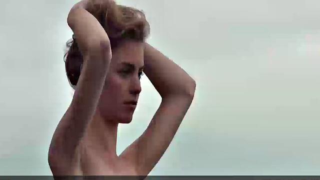 Hannah Hoekstra strips naked & gets wet in the tub