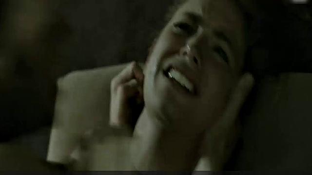 Hannah Hoekstra strips naked & gets wet in the tub