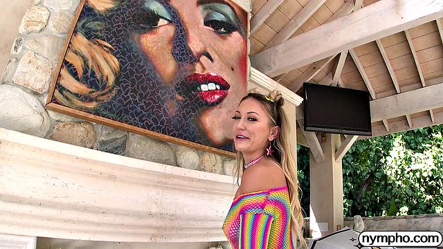 Адира впервые сквиртит от анального секса