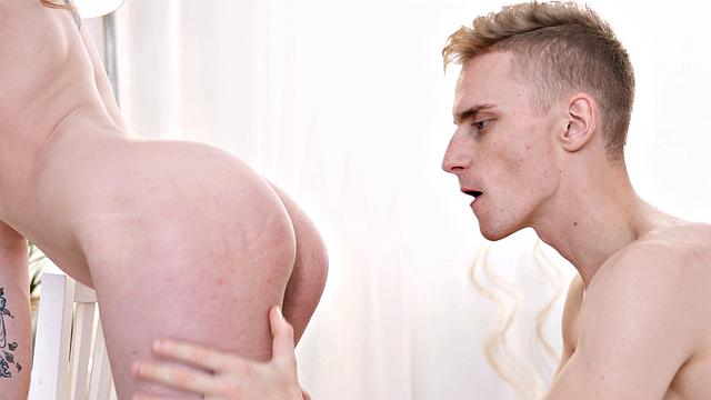 Kinky artist seduces male model