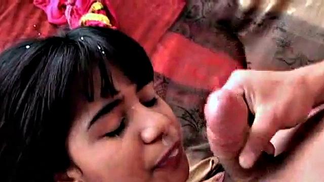 Teen with schoolbag spreads for oral