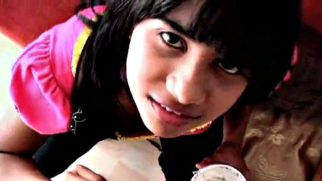 Латино брюнетка с рюкзаком: сперва языком балуют, потом отчаянно долбят