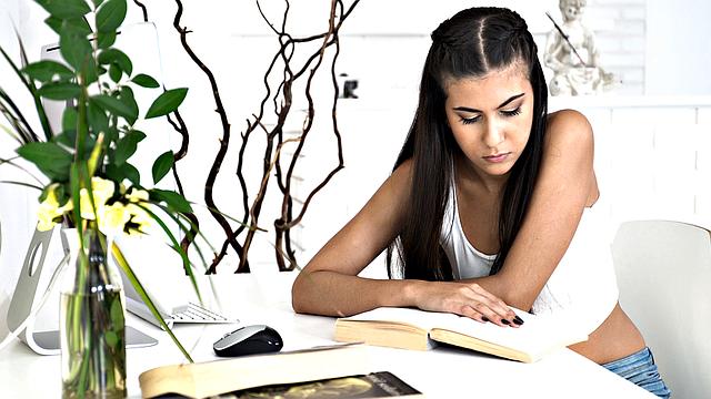 Head says no but pussy says yes