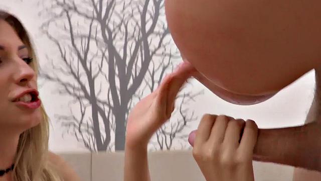 Blonde babes blowing cock while assfucked in ffm