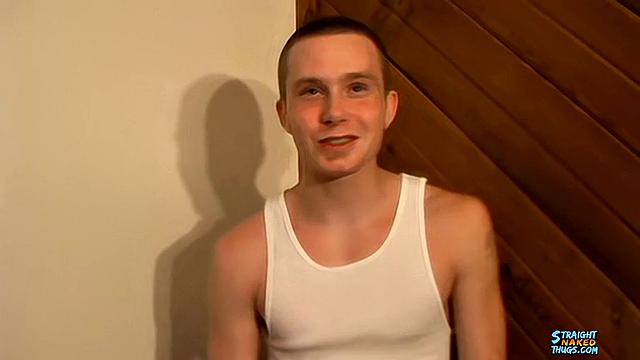 Билли да Кидд дрочит и позирует на камеру