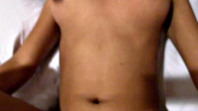 азиатка с большими грудями трясет ими во время секса