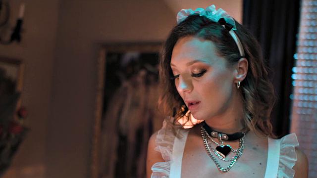 две вампирши и горничная устраивают лесбийское трио