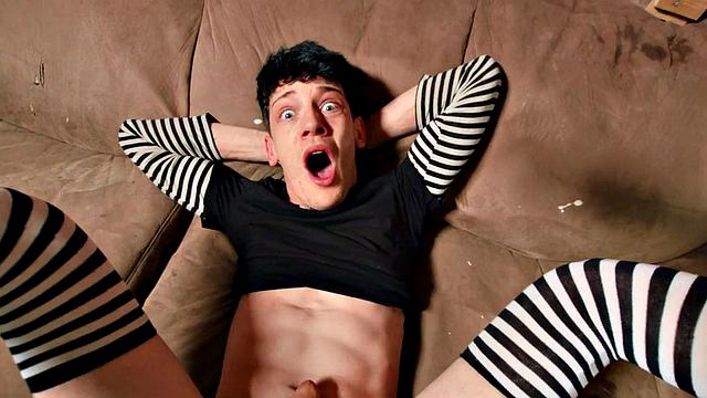 Emo twink barebacked by tattooed stud after a deepthroat