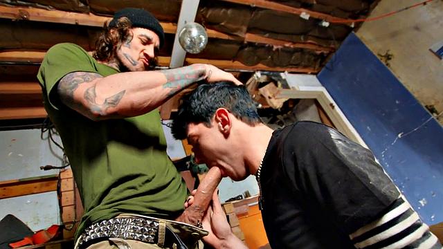 Emo twink barebacked by tattooed stud after a deepthroat