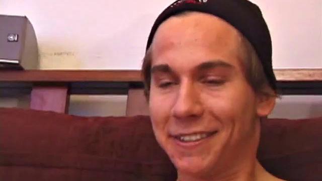 Шейн и Брок дрочат вместе, делают минет и кончают друг на друга