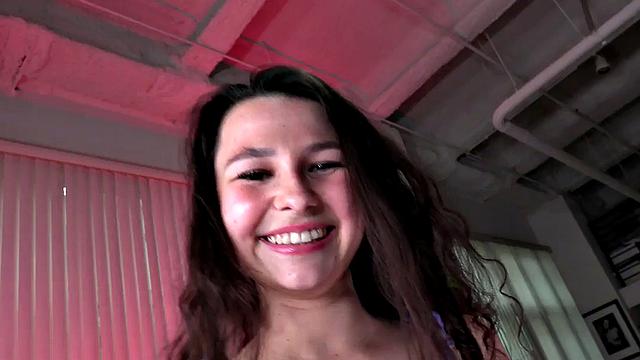 Bigass pov babe grinding during lapdance after sucking