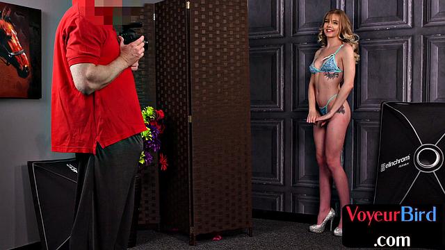 Sexy bikini babe watches guy jerking