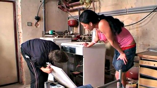 Teen fucks old gray-haired repair man