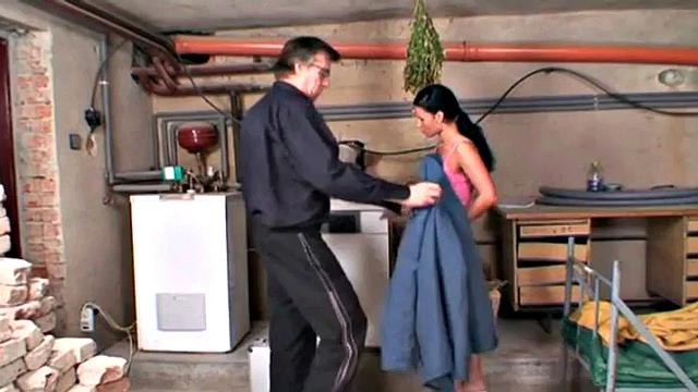 Teen fucks old gray-haired repair man