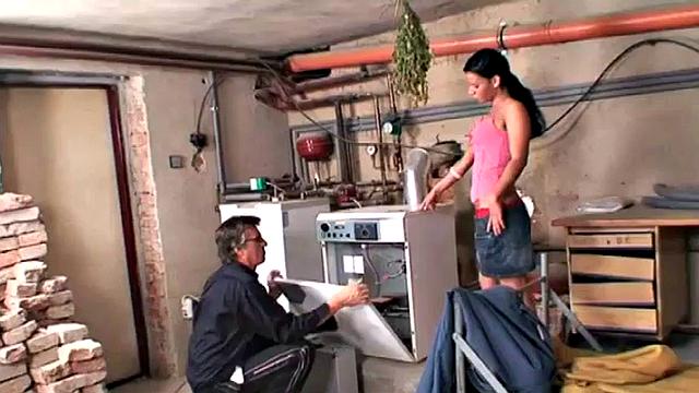 Teen fucks old gray-haired repair man