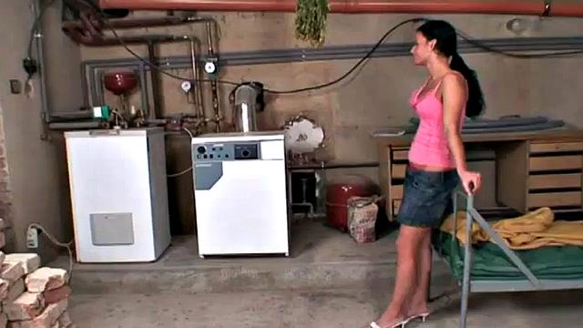 Teen fucks old gray-haired repair man