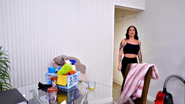 Babe loves fucking hardcore in wet pussy