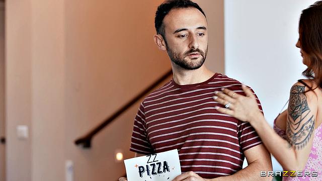 Pizza Guy Tipped With Stuck Ass