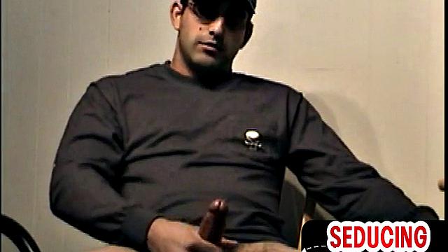 Homemade mature gaydaddy sucks and wanks stud cock