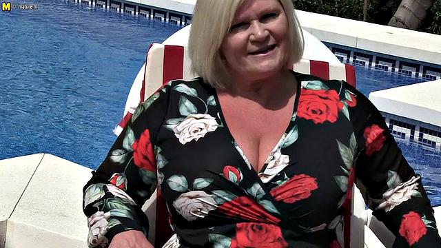 Лейси Старр загорает с большими сиськами и получает хороший трах