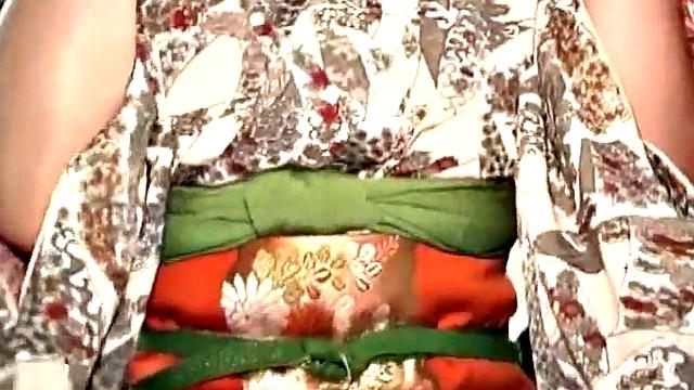 Cock sucking Japanese gets her pussy fucked