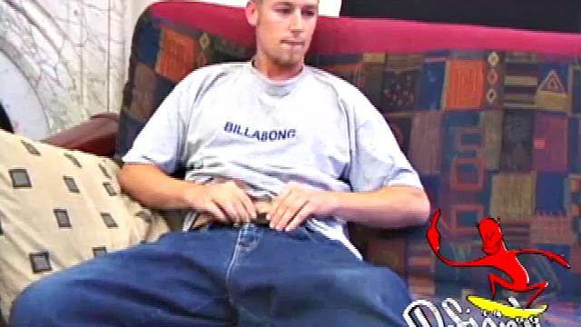 Young Jay gets down to business in this solo session. He knows just how to get off, working himself hard. Ultimately, he delivers a long stroke show and shoots warm cum over himself.