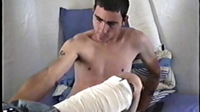 скейтер дан ярко дрочит и кончает на камеру