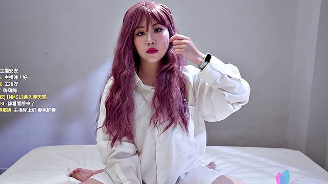 Webcam girl JuiJui from Taiwan does ASMR shows naked