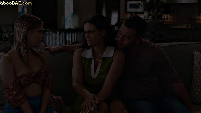 Petite 21yo babe and stunning MILF in 3some