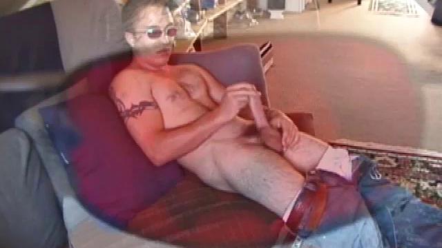 Amateur Johnny Jerkes Off