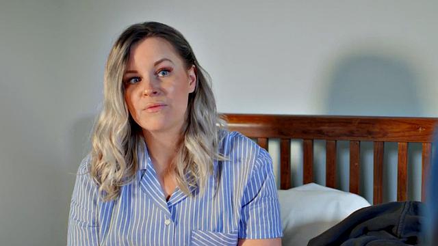 блондинка milf в белье жестко шпилит мужика подруги в анал