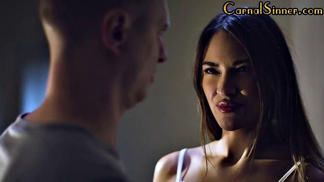 Beauty 21yo babe bouncing on lover