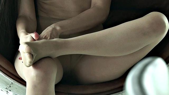 Foot model gets toe sucked in interracial duo with cum over feet