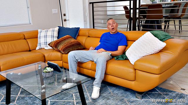 Her Glowing Buttflap Is A Trick!