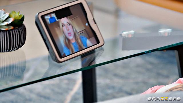 пульт не там, попка вибрирует на глазах у парня