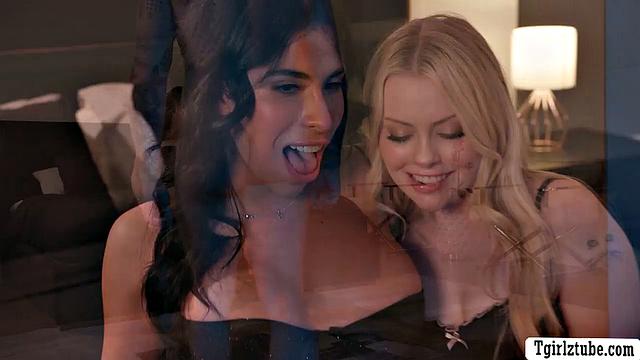 Вечер втроём: звали транс-подругу и забыли о приличиях, пока Хейли Спейдс, Стив Рикз и Эйвери Луст делят удовольствие по-взрослому.