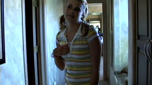 Little Summer стесняется одежды, но не себя