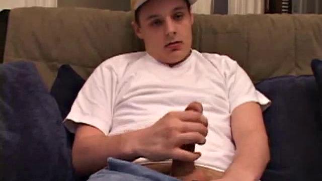 Right after another uneventful date, with the new girl he's seeing, Gunner takes things in his own hands. Gunner enjoys a little self time and then indulges his craving for someone else's touch.