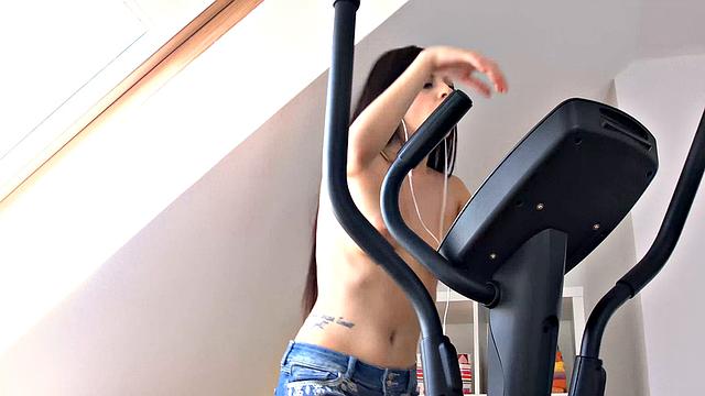 A Robber Gets Precious Brunette Prize