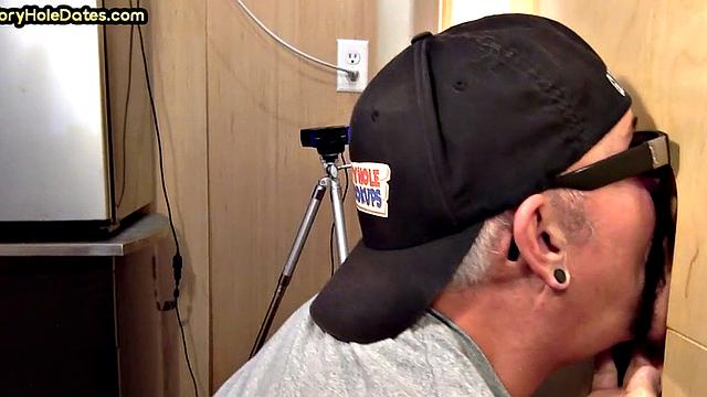 Amateur gloryhole DILF sucks for jizz in mouth