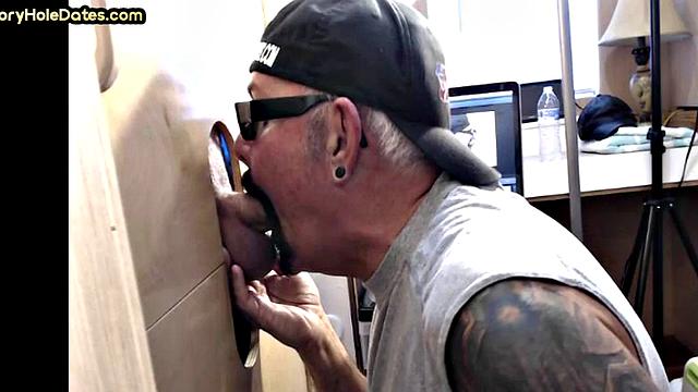 Amateur gloryhole DILF sucks for jizz in mouth