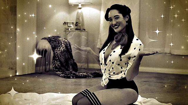 пасынок с ума сходит по трусикам мачехи и идёт до конца