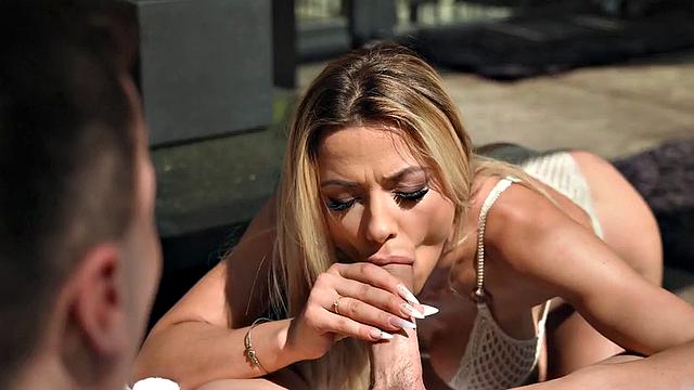 Big butt slut gets smashed in anal by nympho fucker