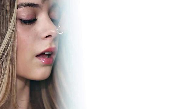 Cute Globe Trotting Babe Fucked Raw - HardX