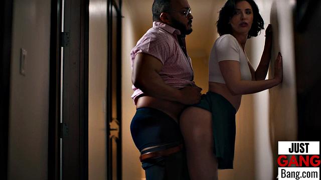 Bigass MILF Gets Both Holes Stretched