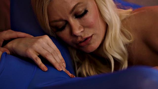 Lez 21yo bitches fuck wet pussy holes while fingering