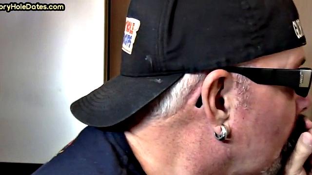 Gloryhole DILF sucks white dick in homemade closeup